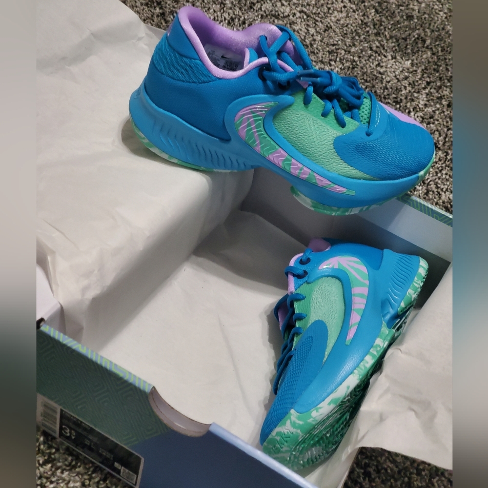 NIKE Zoom Freak 4 GS - BIRTHSTONE - Picture 3 of 9